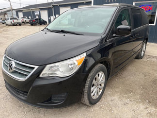 Used 2012 Volkswagen Routan SE image 1