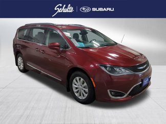 Used 2017 Chrysler Pacifica Touring-L image 1