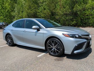 Used 2021 Toyota Camry SE image 1