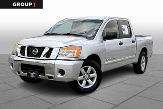 Used 2010 Nissan Titan SE image 1