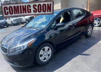 Used 2017 Kia Forte LX image 1