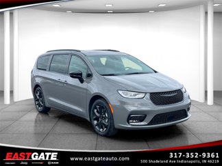 New 2025 Chrysler Pacifica Limited image 1