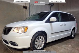 Used 2016 Chrysler Town & Country Touring image 1