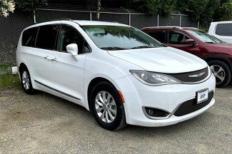 Used 2019 Chrysler Pacifica Touring-L image 1