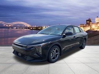 New 2025 Kia K4 LXS image 1