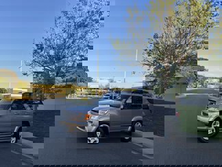 Used 2002 Toyota Sequoia SR5 image 1