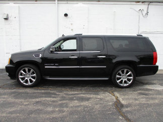 Used 2011 Cadillac Escalade ESV Luxury image 1
