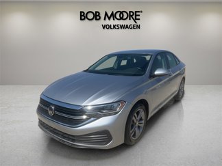 Used 2024 Volkswagen Jetta SE image 1