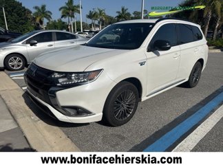 Used 2021 Mitsubishi Outlander LE image 1