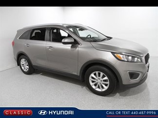 Used 2017 Kia Sorento LX w/ LX Convenience Package image 1