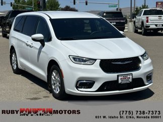 Used 2023 Chrysler Pacifica Touring image 1