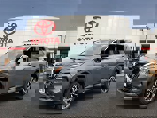 Used 2023 Nissan Rogue SV image 1