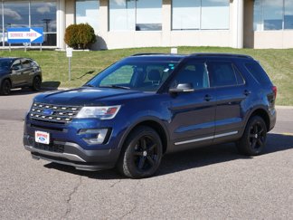 Used 2017 Ford Explorer XLT image 1