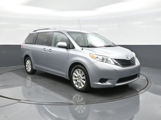 Used 2014 Toyota Sienna LE image 1