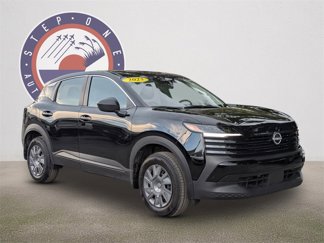 Used 2025 Nissan Kicks S image 1