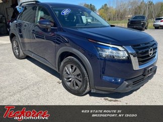 Used 2022 Nissan Pathfinder SV image 1