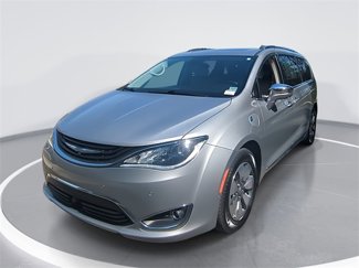 Used 2017 Chrysler Pacifica Platinum image 1