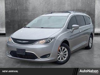 Certified 2018 Chrysler Pacifica Touring-L image 1