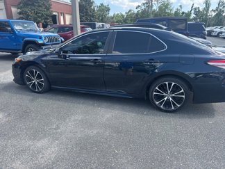 Used 2019 Toyota Camry image 1