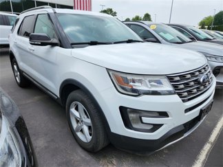 Used 2017 Ford Explorer XLT image 1