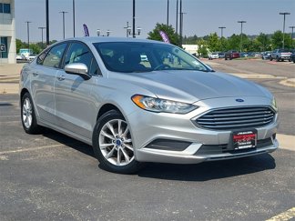 Used 2017 Ford Fusion SE image 1