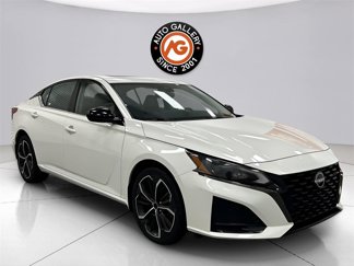 Used 2023 Nissan Altima 2.5 SR w/ SR Premium Package image 1