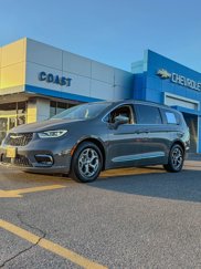 Used 2022 Chrysler Pacifica Limited image 1