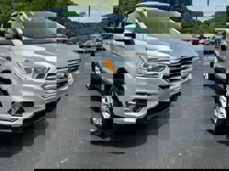 Used 2019 Ford Escape SE image 1