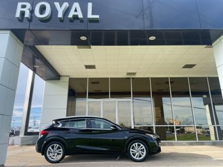 Used 2018 INFINITI QX30 image 1