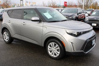 Used 2023 Kia Soul LX image 1
