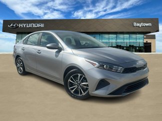 Used 2023 Kia Forte LXS image 1