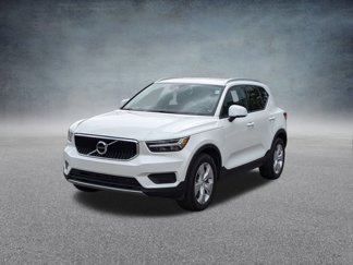 Used 2022 Volvo XC40 T4 Momentum image 1