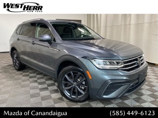 Used 2022 Volkswagen Tiguan SE w/ Panoramic Sunroof Package image 1
