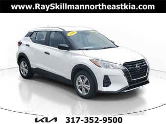 Used 2021 Nissan Kicks S image 1