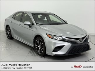 Used 2018 Toyota Camry SE image 1