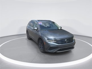 Used 2022 Volkswagen Tiguan SE image 1