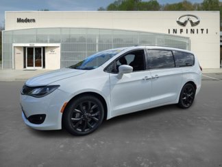 Used 2018 Chrysler Pacifica Limited image 1