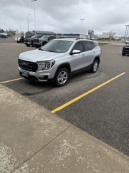 Used 2022 GMC Terrain SLE w/ Driver Convenience Package image 1