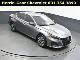 Used 2024 Nissan Altima 2.5 SV image 1