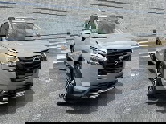 Used 2024 Nissan Pathfinder Platinum image 1