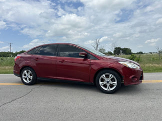 Used 2013 Ford Focus SE w/ SE Winter Pkg image 1
