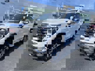 Used 2024 GMC Sierra 1500 SLT image 1
