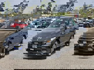 New 2025 Hyundai Elantra SE image 1