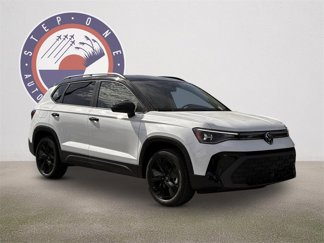 New 2025 Volkswagen Taos SE image 1