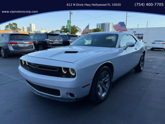 Used 2016 Dodge Challenger SXT image 1