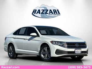 Used 2023 Volkswagen Jetta SE image 1