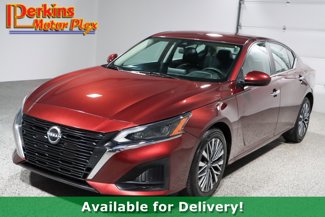 Used 2023 Nissan Altima 2.5 SV image 1
