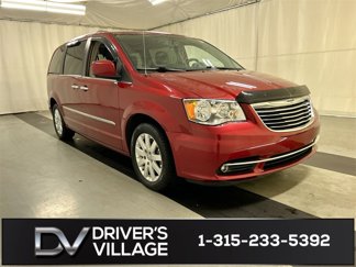 Used 2016 Chrysler Town & Country Touring w/ Driver Convenience Group image 1