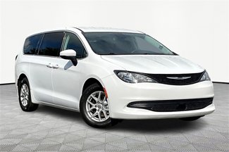 Used 2023 Chrysler Voyager LX image 1