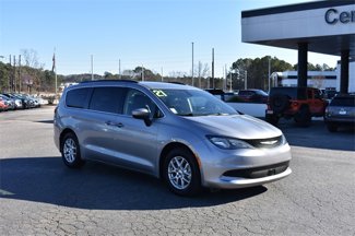 Used 2021 Chrysler Voyager Lxi image 1